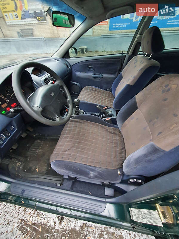 Седан Mitsubishi Carisma 1999 в Дніпрі