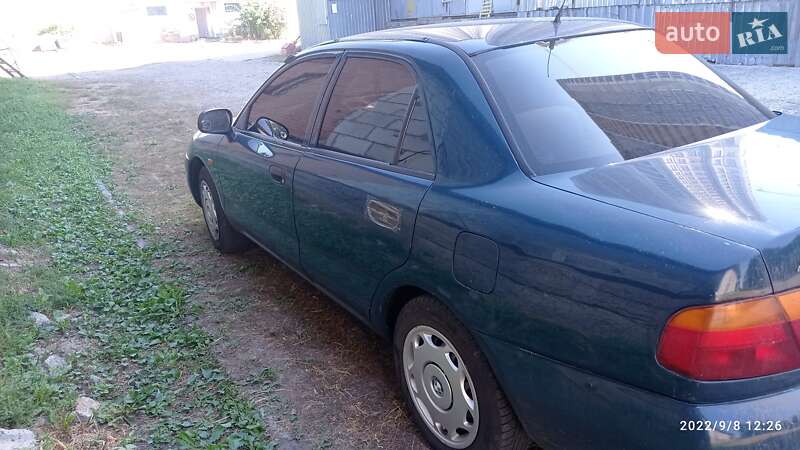 Седан Mitsubishi Carisma 1997 в Киеве