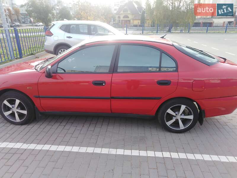 Ліфтбек Mitsubishi Carisma 1998 в Шептицькому