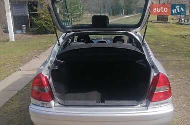 Седан Mitsubishi Carisma 2000 в Ивано-Франковске