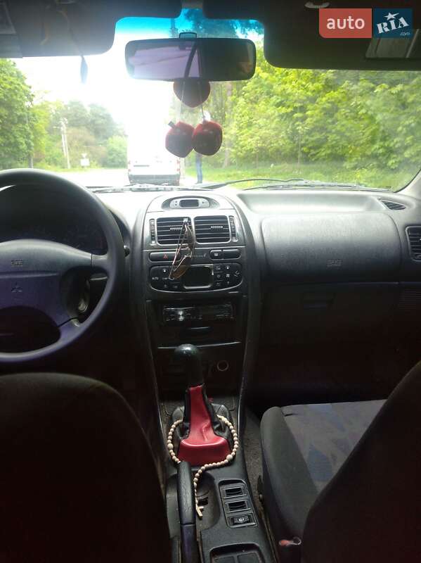 Седан Mitsubishi Carisma 1998 в Києві