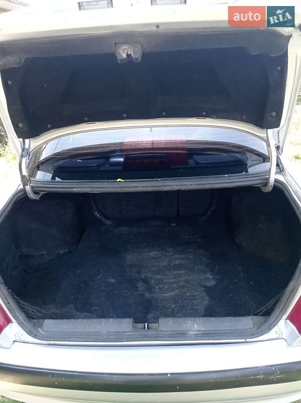 Седан Mitsubishi Carisma 2001 в Шаргороде