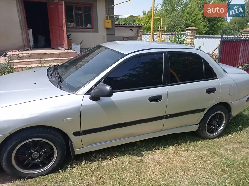 Mitsubishi Carisma 2001
