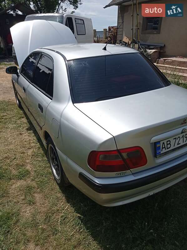 Седан Mitsubishi Carisma 2001 в Шаргороде