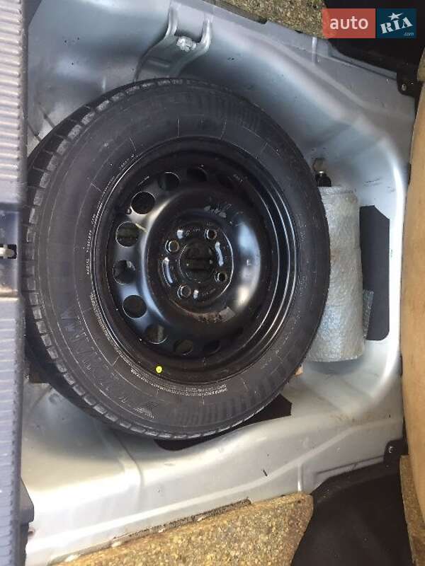 Седан Mitsubishi Carisma 2002 в Черкассах