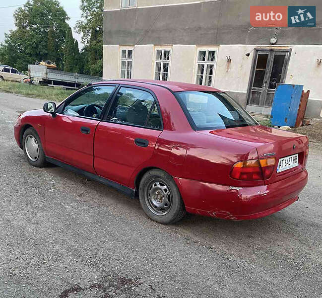 Седан Mitsubishi Carisma 1996 в Косове