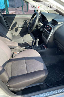 Ліфтбек Mitsubishi Carisma 2003 в 