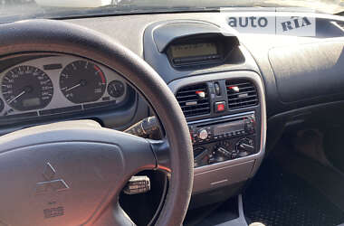 Ліфтбек Mitsubishi Carisma 2003 в 