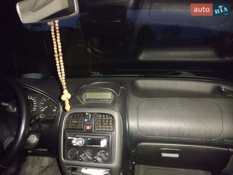 Ліфтбек Mitsubishi Carisma 2002 в Краснограді