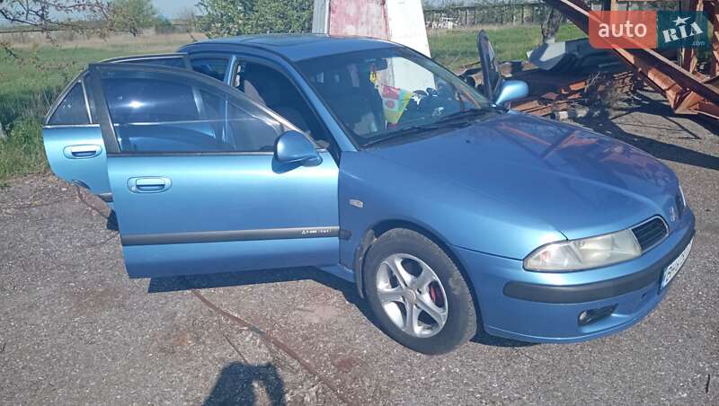 Седан Mitsubishi Carisma 2000 в Гайсине
