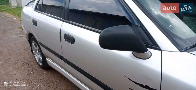 Седан Mitsubishi Carisma 2002 в Сокале