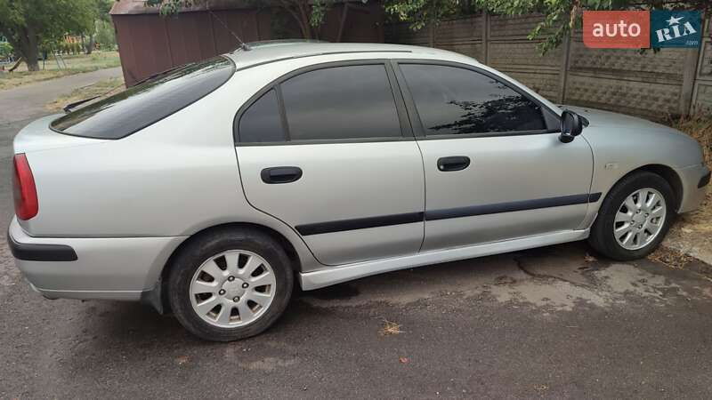 Лифтбек Mitsubishi Carisma 2002 в 