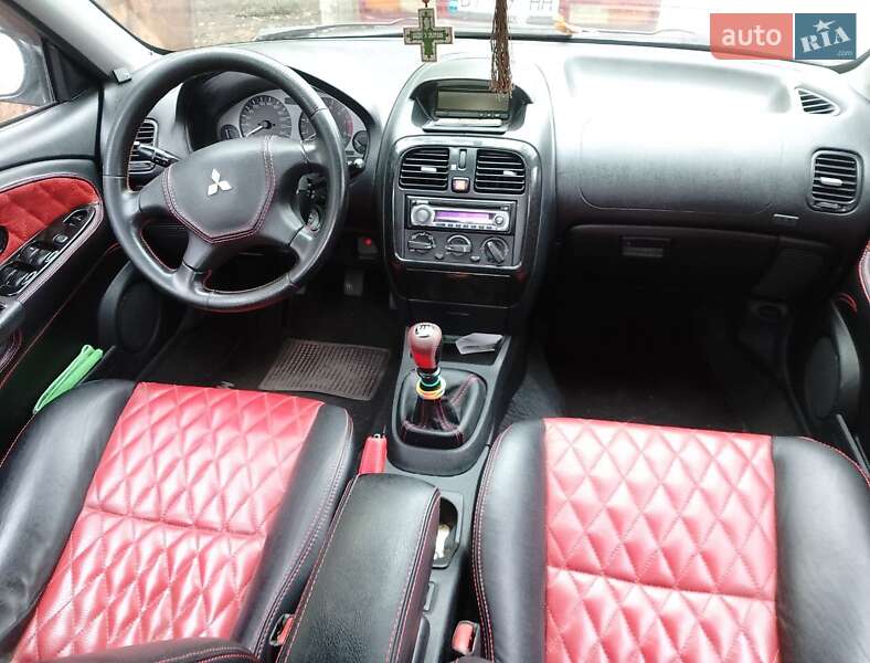Седан Mitsubishi Carisma 2004 в Полтаві