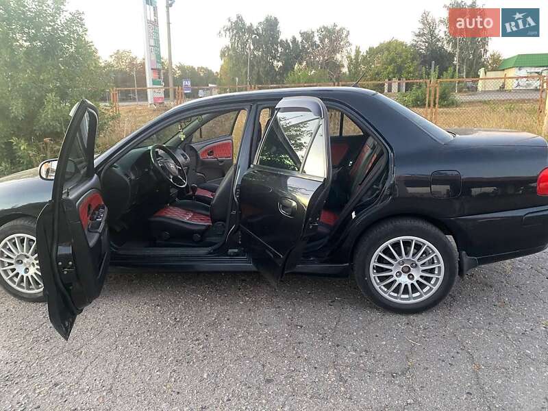 Седан Mitsubishi Carisma 2004 в Полтаві