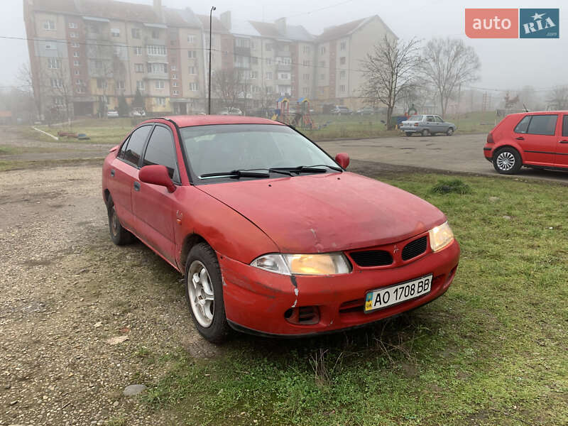 Ліфтбек Mitsubishi Carisma 1996 в Іршаві