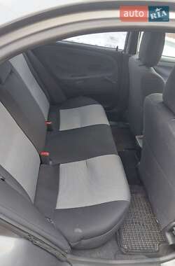 Ліфтбек Mitsubishi Carisma 2002 в 