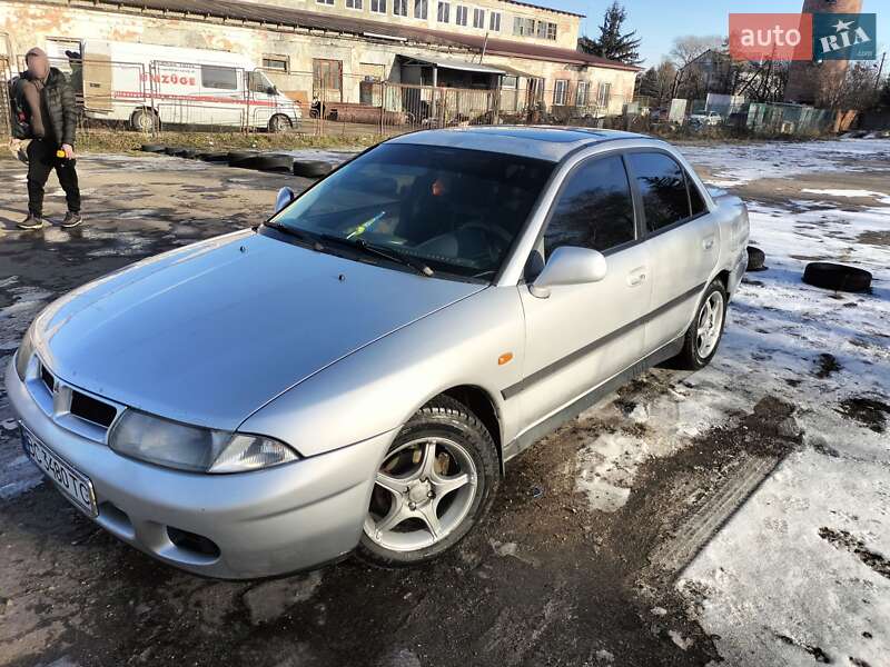 Седан Mitsubishi Carisma 1997 в Золочеві