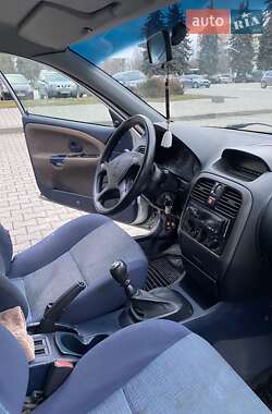Лифтбек Mitsubishi Carisma 2001 в 