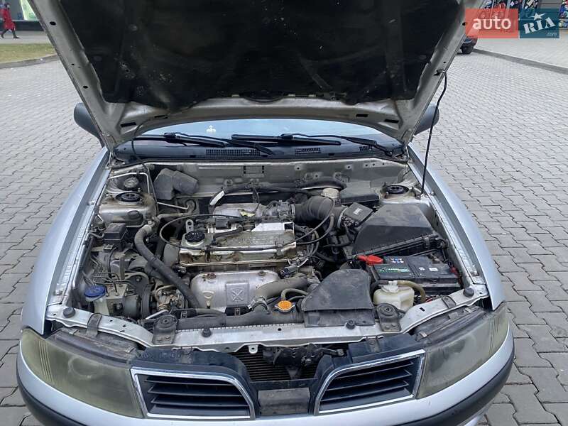 Лифтбек Mitsubishi Carisma 2001 в Кельменцах