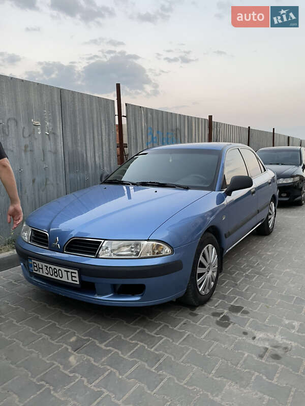 Седан Mitsubishi Carisma 2001 в Южному
