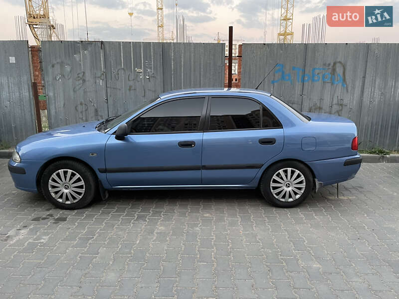 Седан Mitsubishi Carisma 2001 в Южному