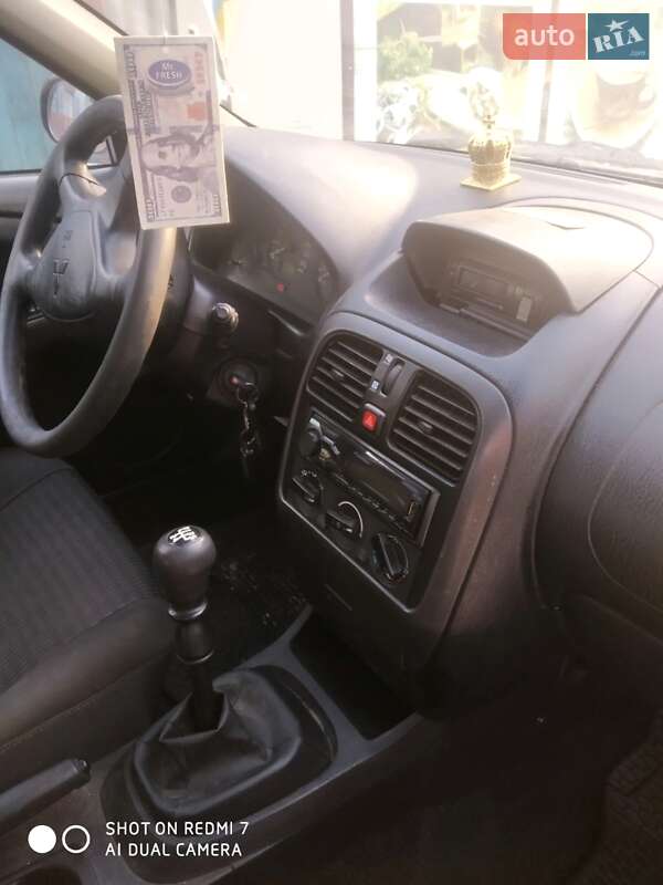 Ліфтбек Mitsubishi Carisma 2002 в Чернігові