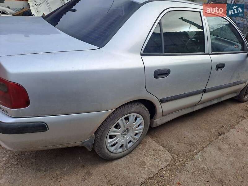 Седан Mitsubishi Carisma 2003 в Сумах