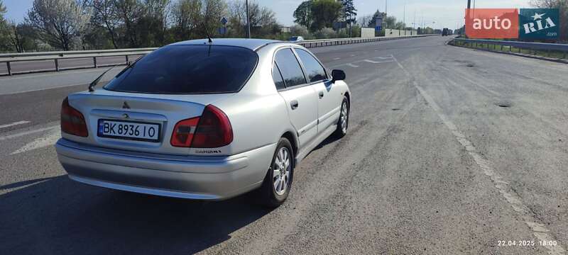 Лифтбек Mitsubishi Carisma 2001 в Дубно