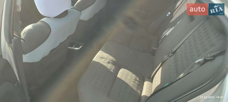 Лифтбек Mitsubishi Carisma 2001 в Дубно