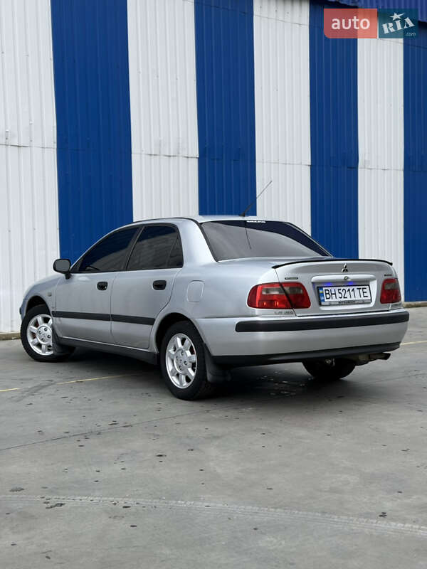 Седан Mitsubishi Carisma 1999 в Одессе