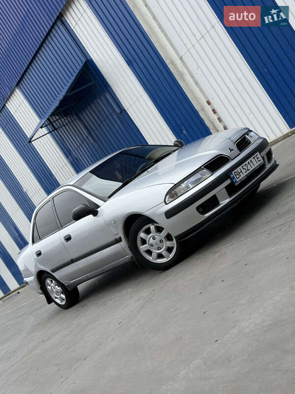 Седан Mitsubishi Carisma 1999 в Одессе