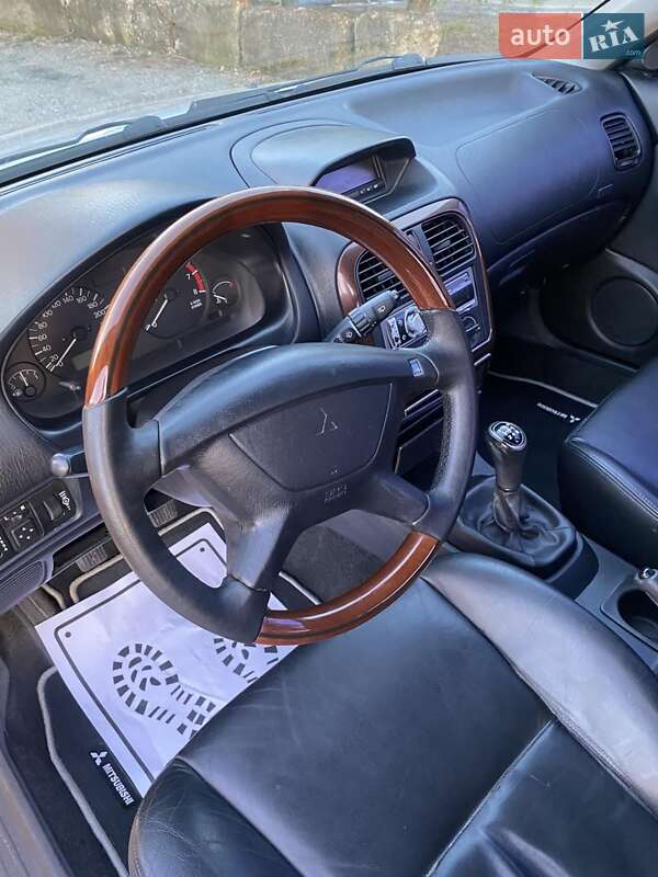 Седан Mitsubishi Carisma 2002 в Ровно