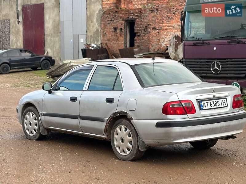 Седан Mitsubishi Carisma 2003 в Надворной