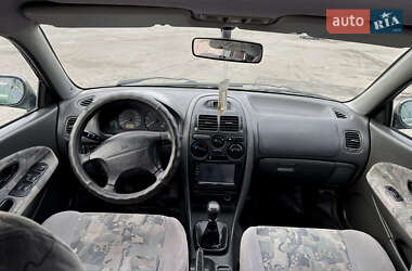 Ліфтбек Mitsubishi Carisma 1998 в 