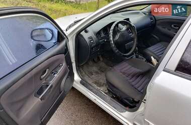 Седан Mitsubishi Carisma 2003 в Львові