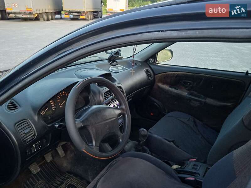 Ліфтбек Mitsubishi Carisma 1999 в Львові