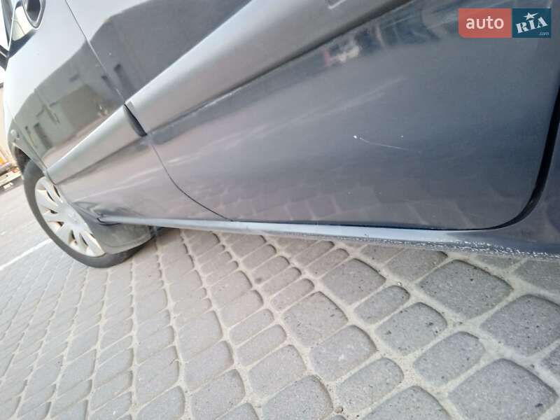 Ліфтбек Mitsubishi Carisma 1999 в Львові