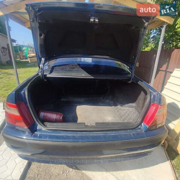 Седан Mitsubishi Carisma 2002 в Винниках