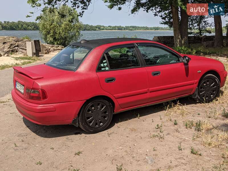 Седан Mitsubishi Carisma 2000 в Кременчуці