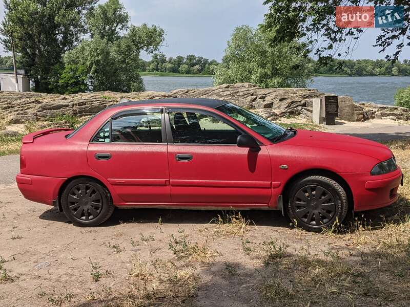 Седан Mitsubishi Carisma 2000 в Кременчуці