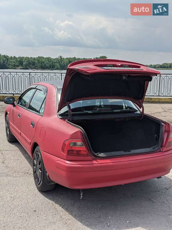 Седан Mitsubishi Carisma 2000 в Кременчуці