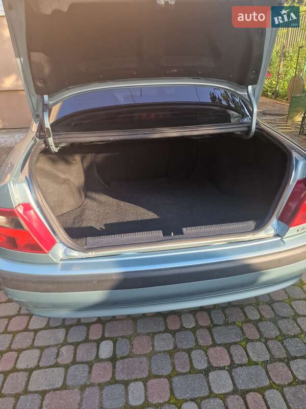 Седан Mitsubishi Carisma 2003 в Львові