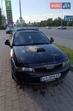 Ліфтбек Mitsubishi Carisma 2003 в Києві