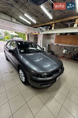 Седан Mitsubishi Carisma 2004 в Львові