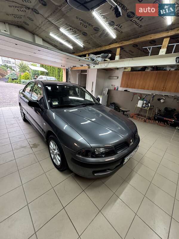 Седан Mitsubishi Carisma 2004 в Львове