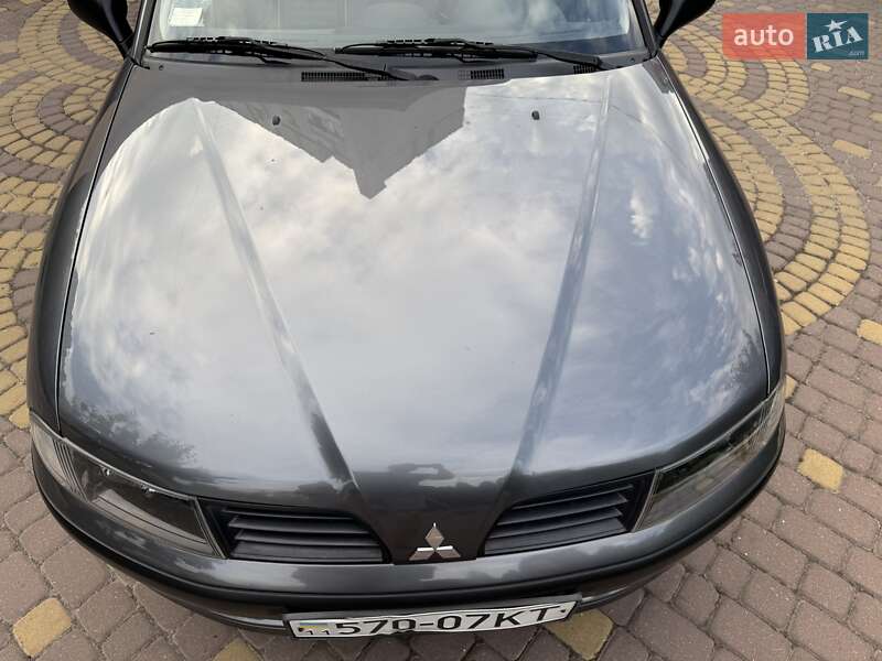 Седан Mitsubishi Carisma 2004 в Львове