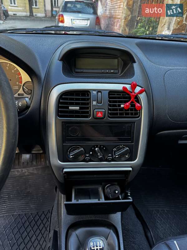 Седан Mitsubishi Carisma 2004 в Львове