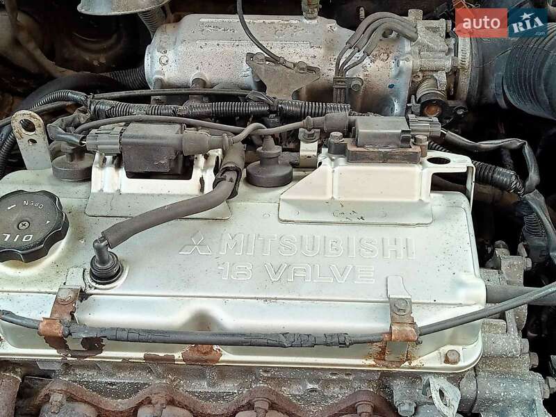 Седан Mitsubishi Carisma 2000 в Киеве