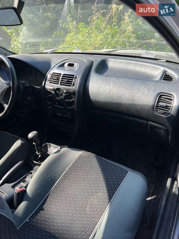 Седан Mitsubishi Carisma 1997 в Ивано-Франковске