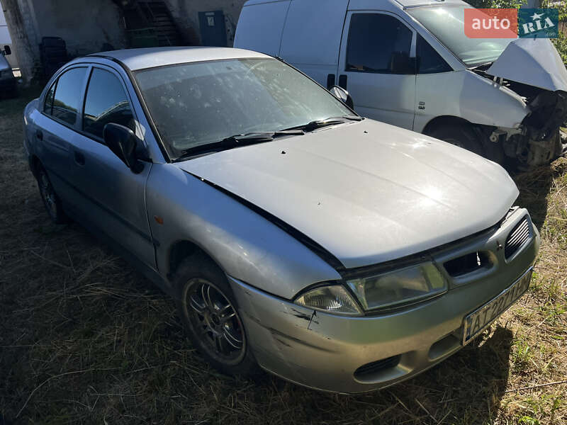 Седан Mitsubishi Carisma 1997 в Ивано-Франковске